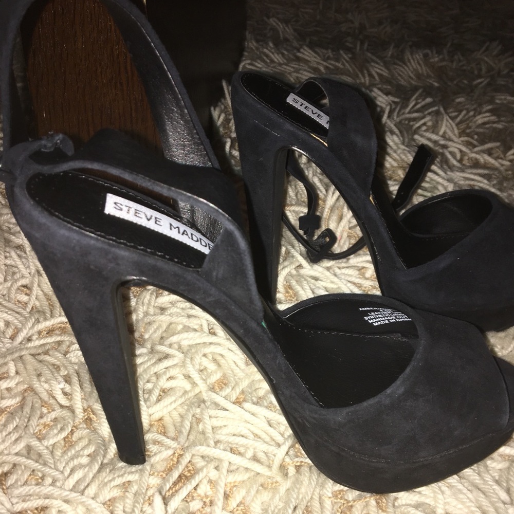 Shoes - Picture 2 of 5